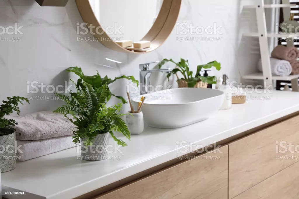 sanitaer-preview-istockphoto-1320146759-1024x1024